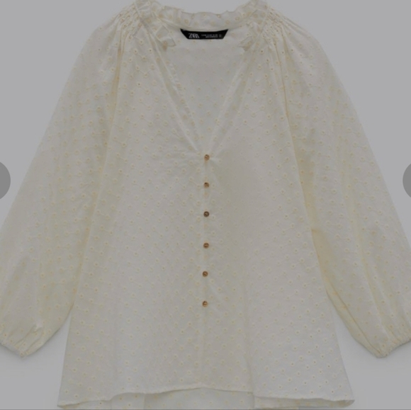 New eyelet blouse - Picture 6 of 8